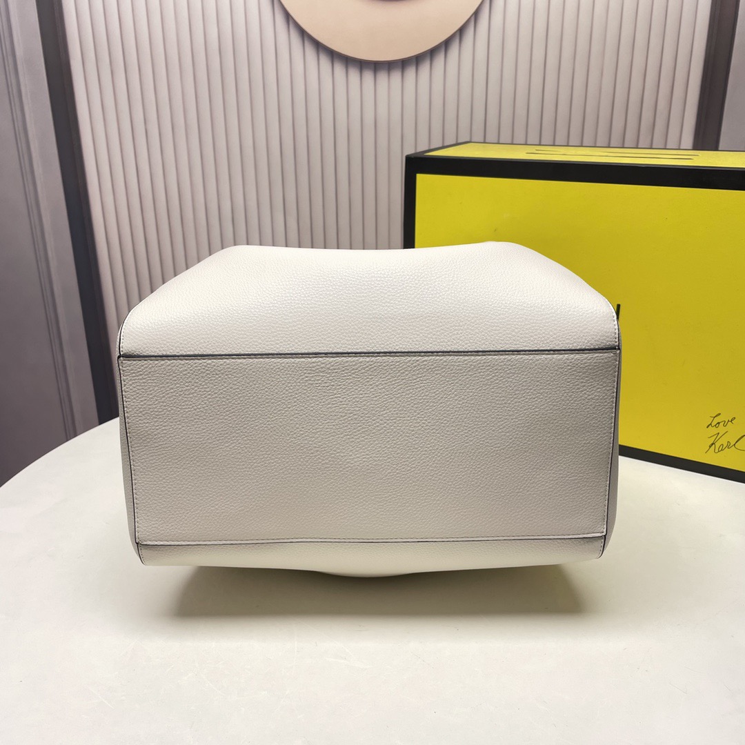 Fendi's 2023 autumn and winter magic bag F0080