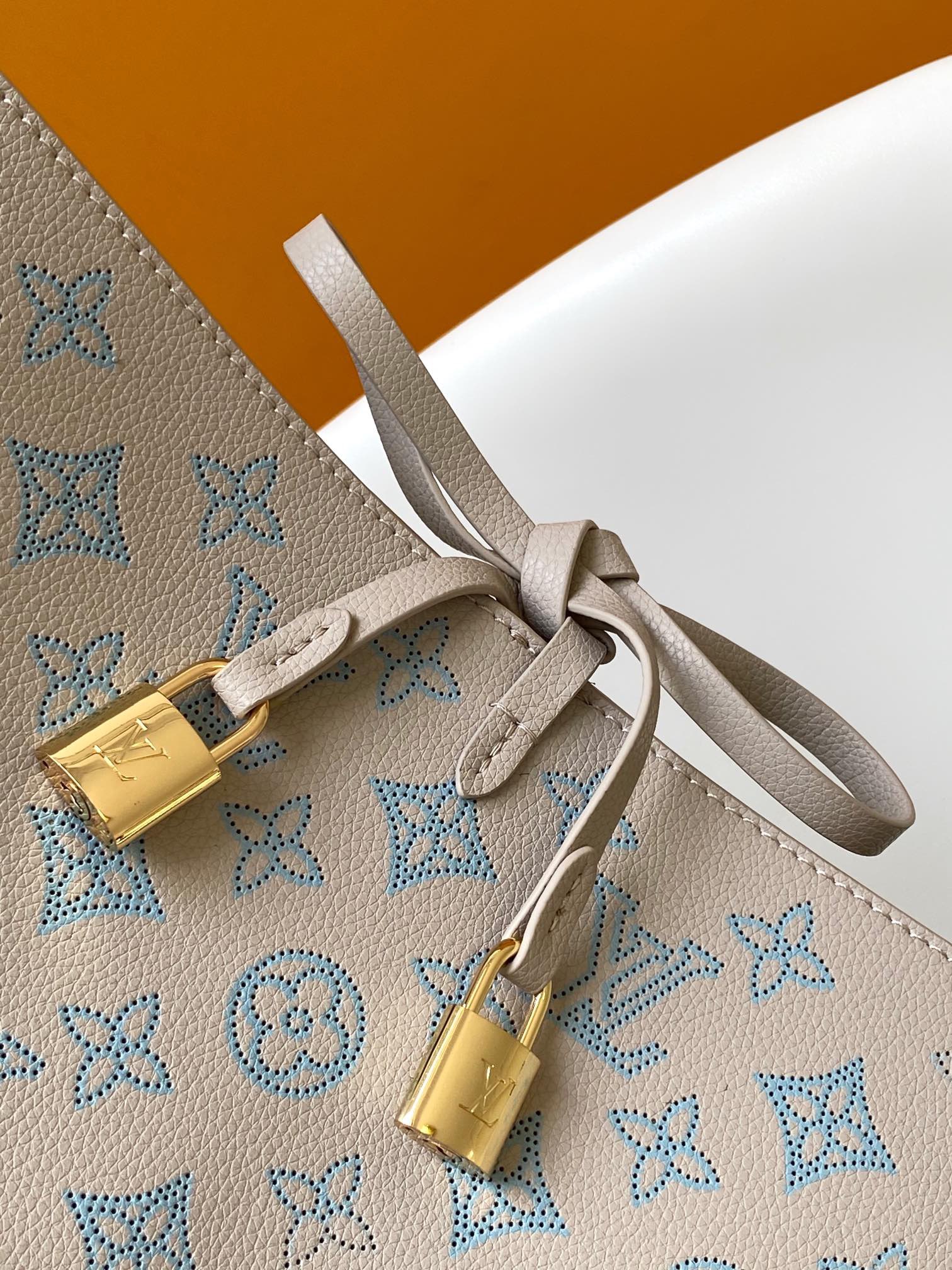 Louis Vuitton's flore bag M12140