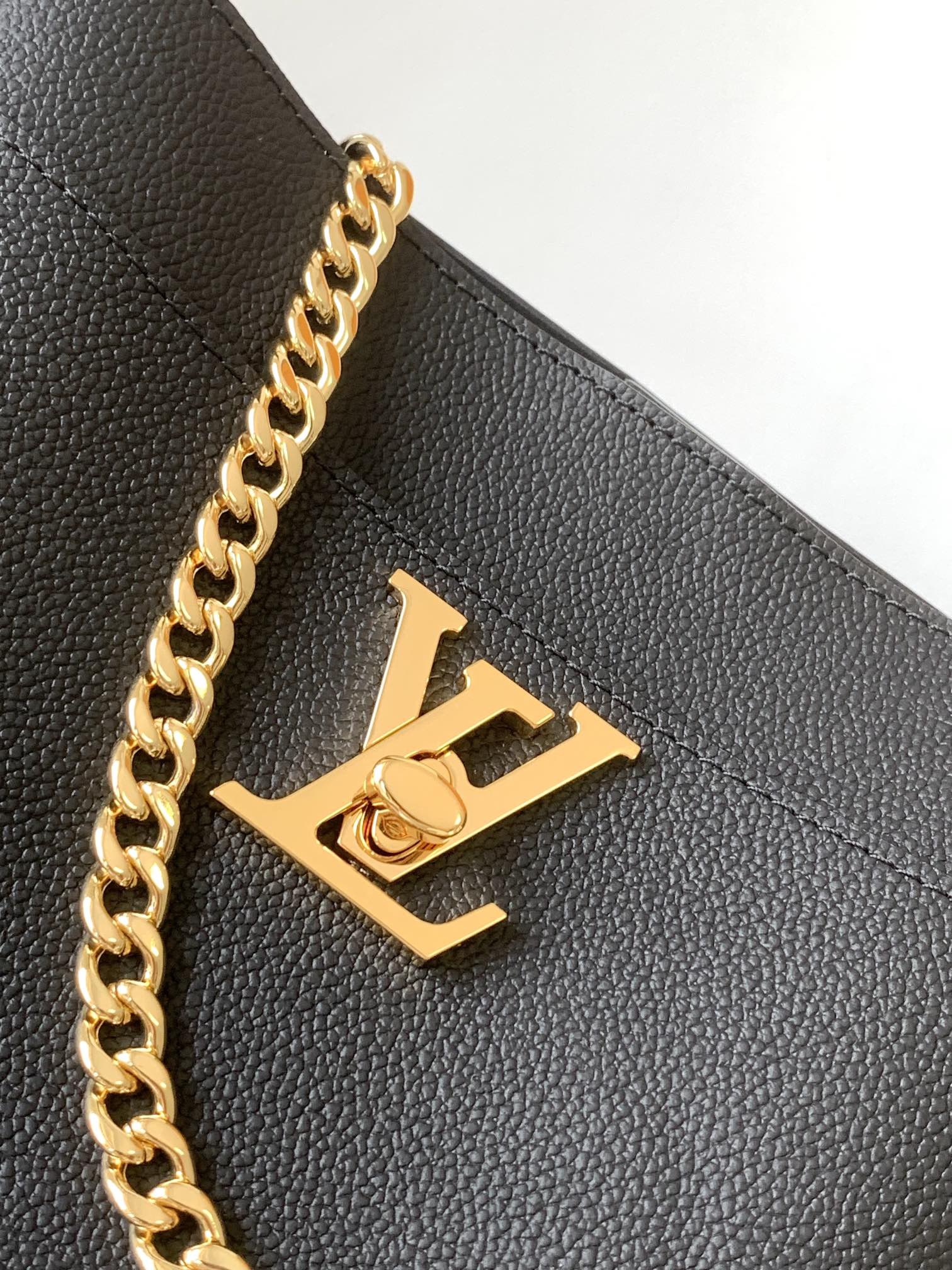 Louis Vuitton lo and walk bucket bag M24006