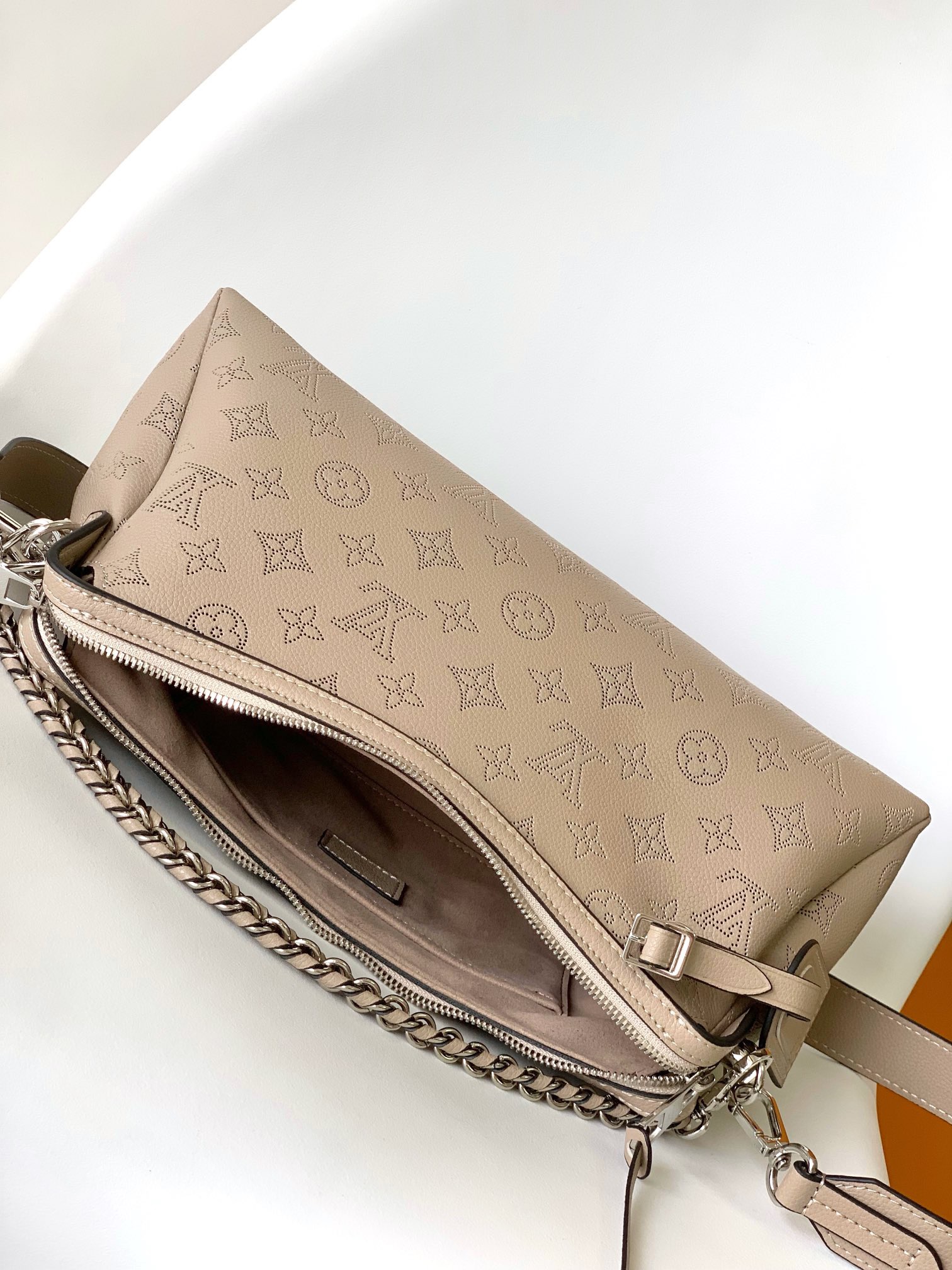 Louis Vuitton's mahina handit al small handbag M24255