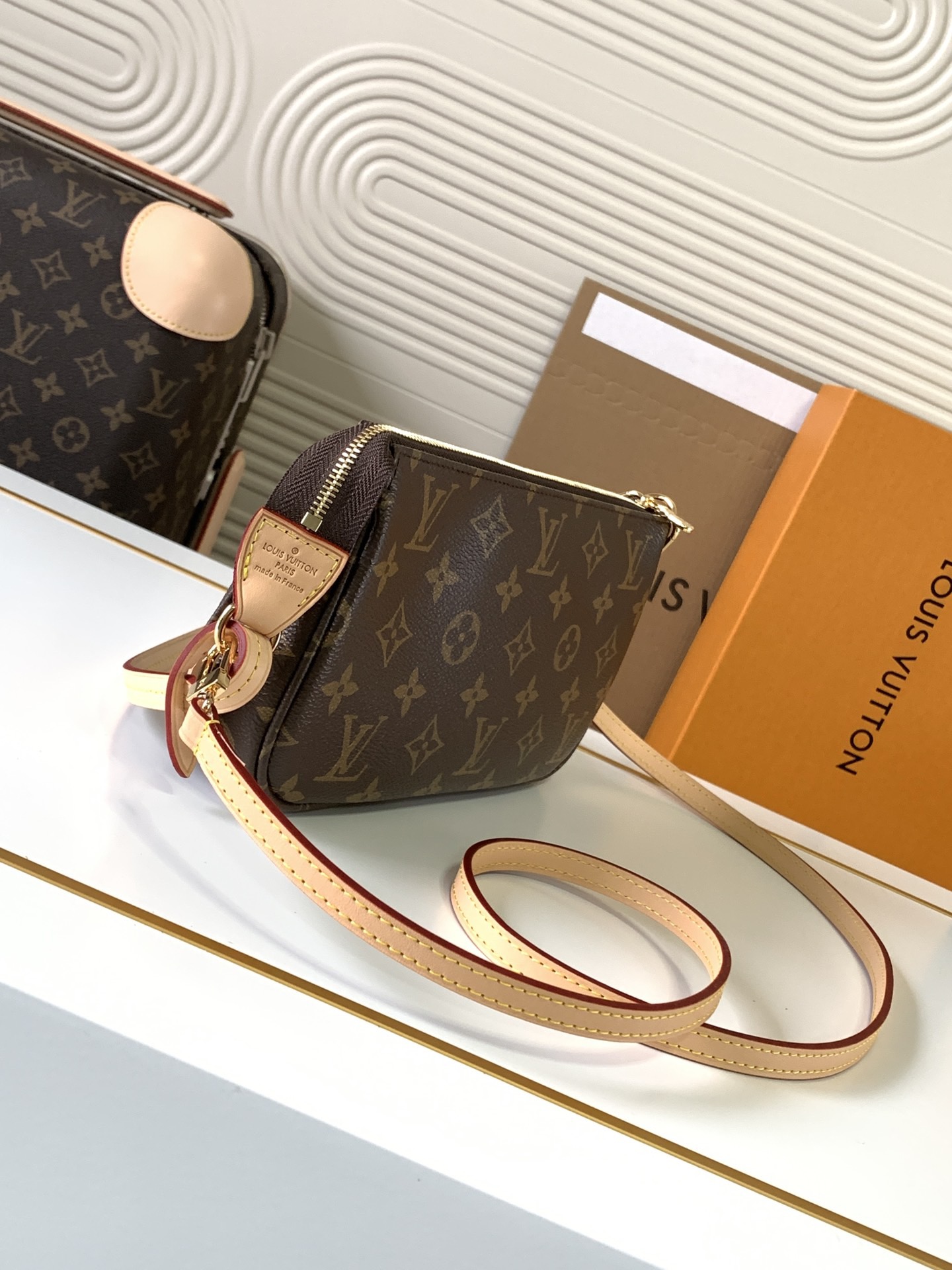 Louis Vuitton Accessory Bag M40712