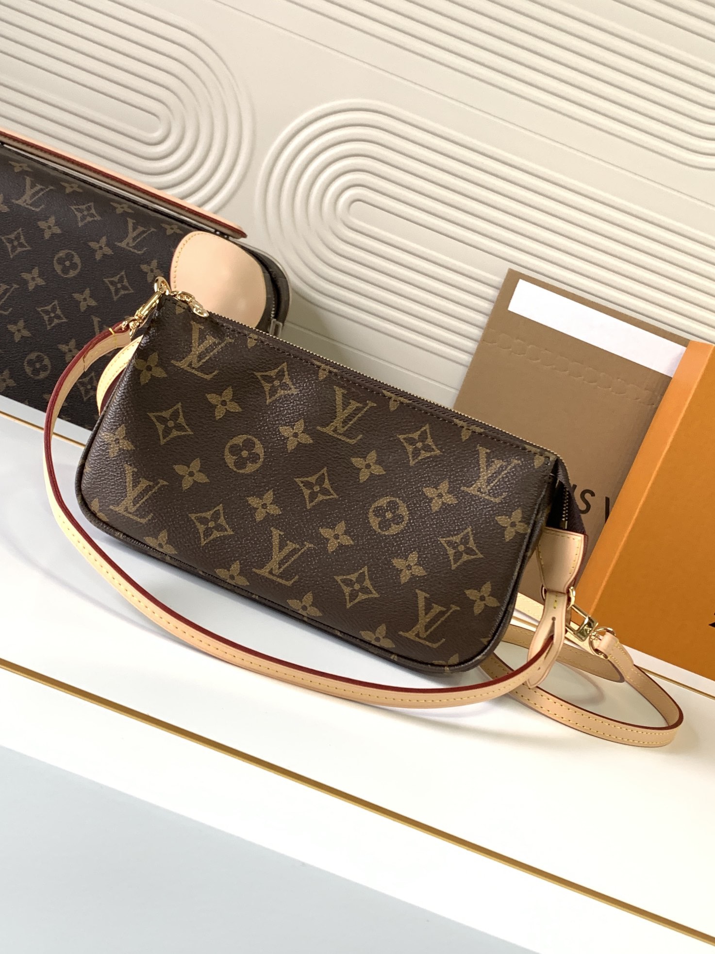 Louis Vuitton Accessory Bag M40712