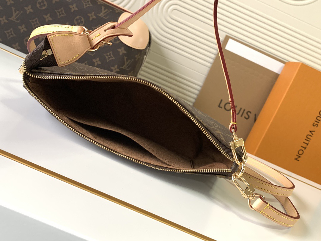 Louis Vuitton Accessory Bag M40712