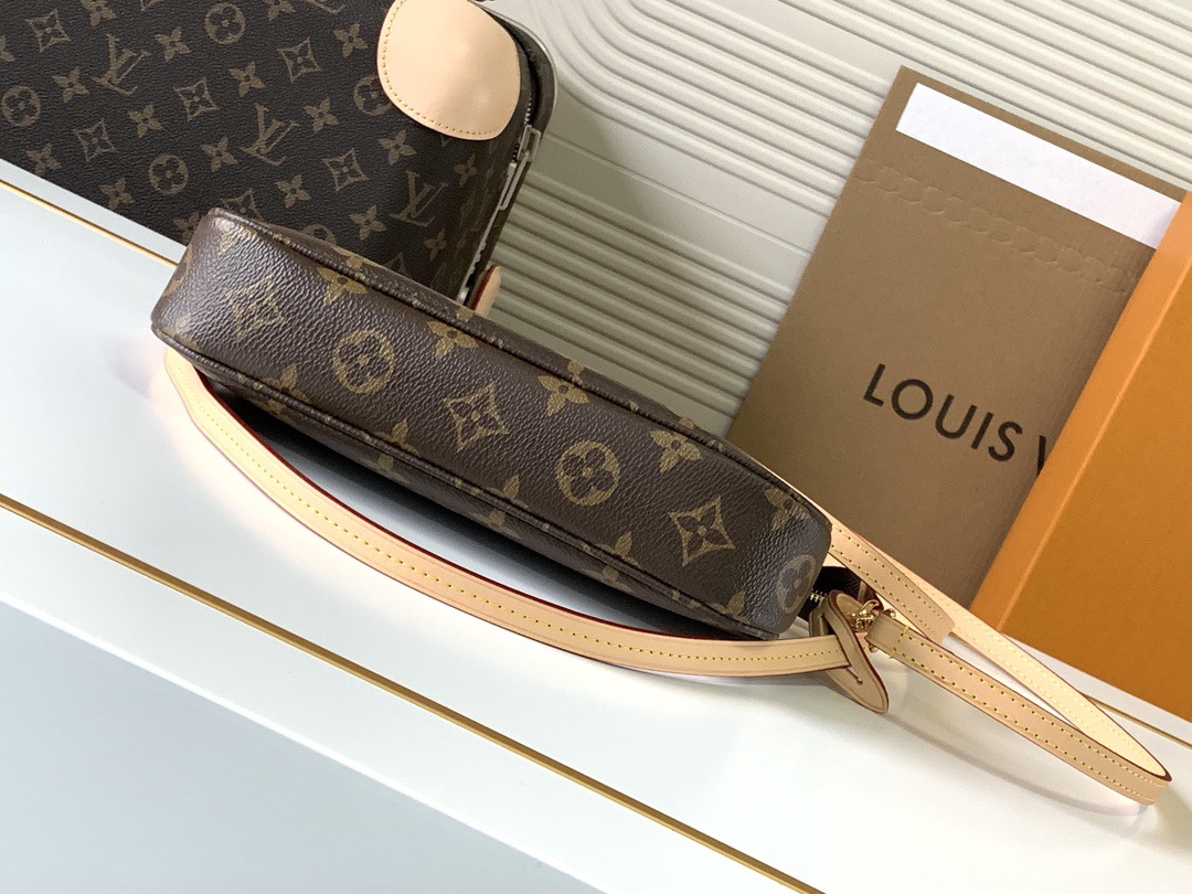 Louis Vuitton Accessory Bag M40712