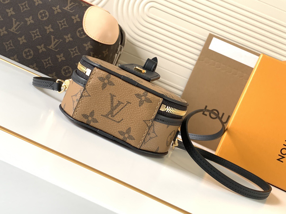 Louis Vuitton's mini boite chapeau bag M68276